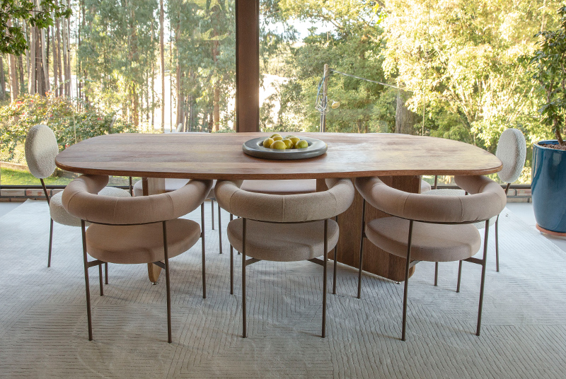 Mesa de Jantar Orgânica Curved em Madeira Maciça 2,40 x 1,10m 8 lugares Avelã